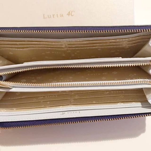 4℃(ヨンドシー)のLuria ルリア 4°c 財布 ネイビー  レディースのファッション小物(財布)の商品写真