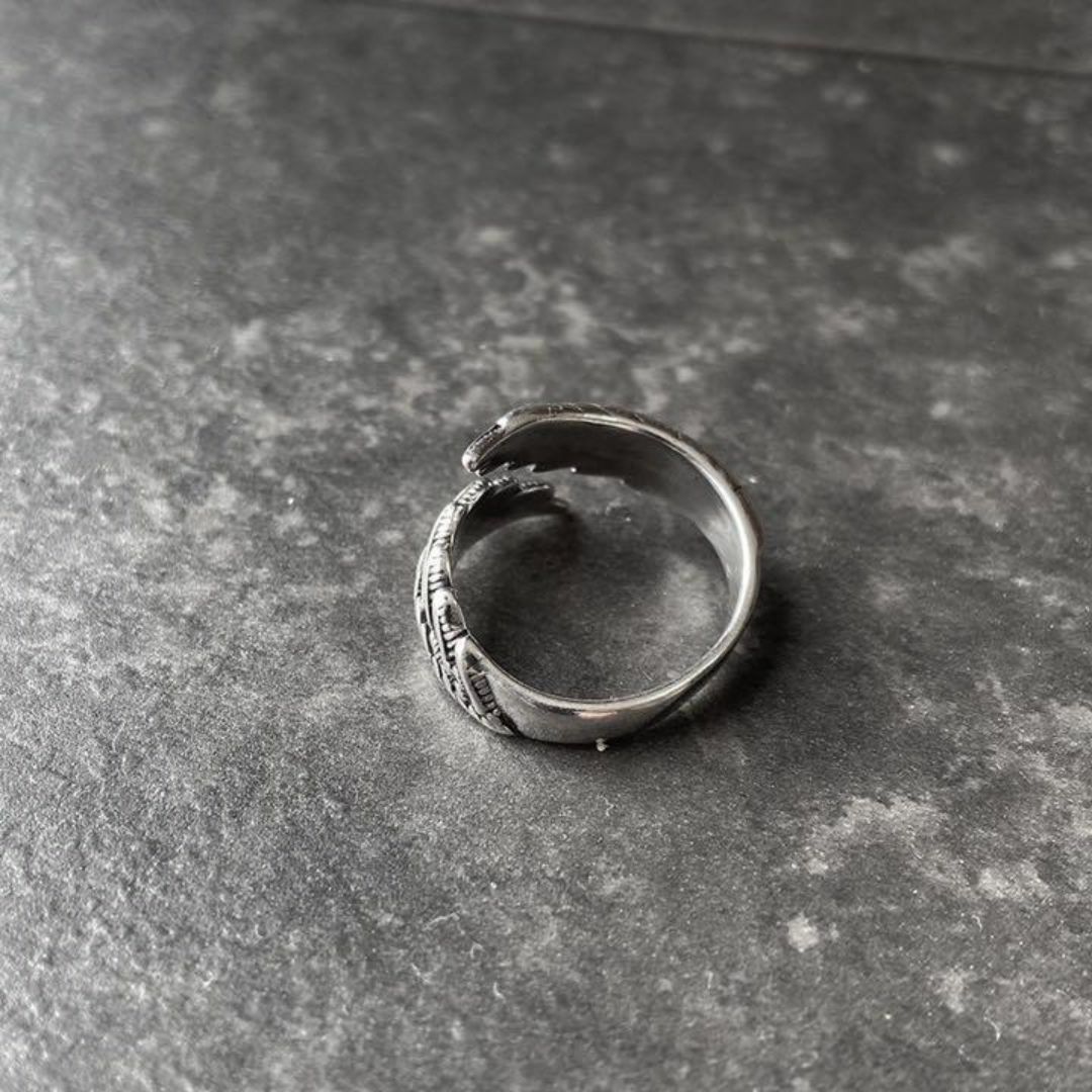 シルバーフェザーリング　シンプル　オープンリング メンズのアクセサリー(リング(指輪))の商品写真