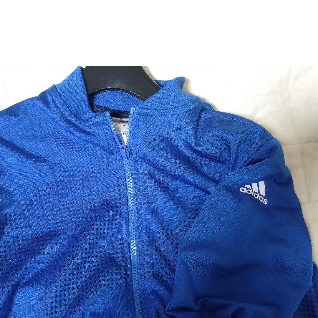 adidas(アディダス)のadidasジャージ　上下セット　１４０サイズ キッズ/ベビー/マタニティのキッズ服男の子用(90cm~)(その他)の商品写真