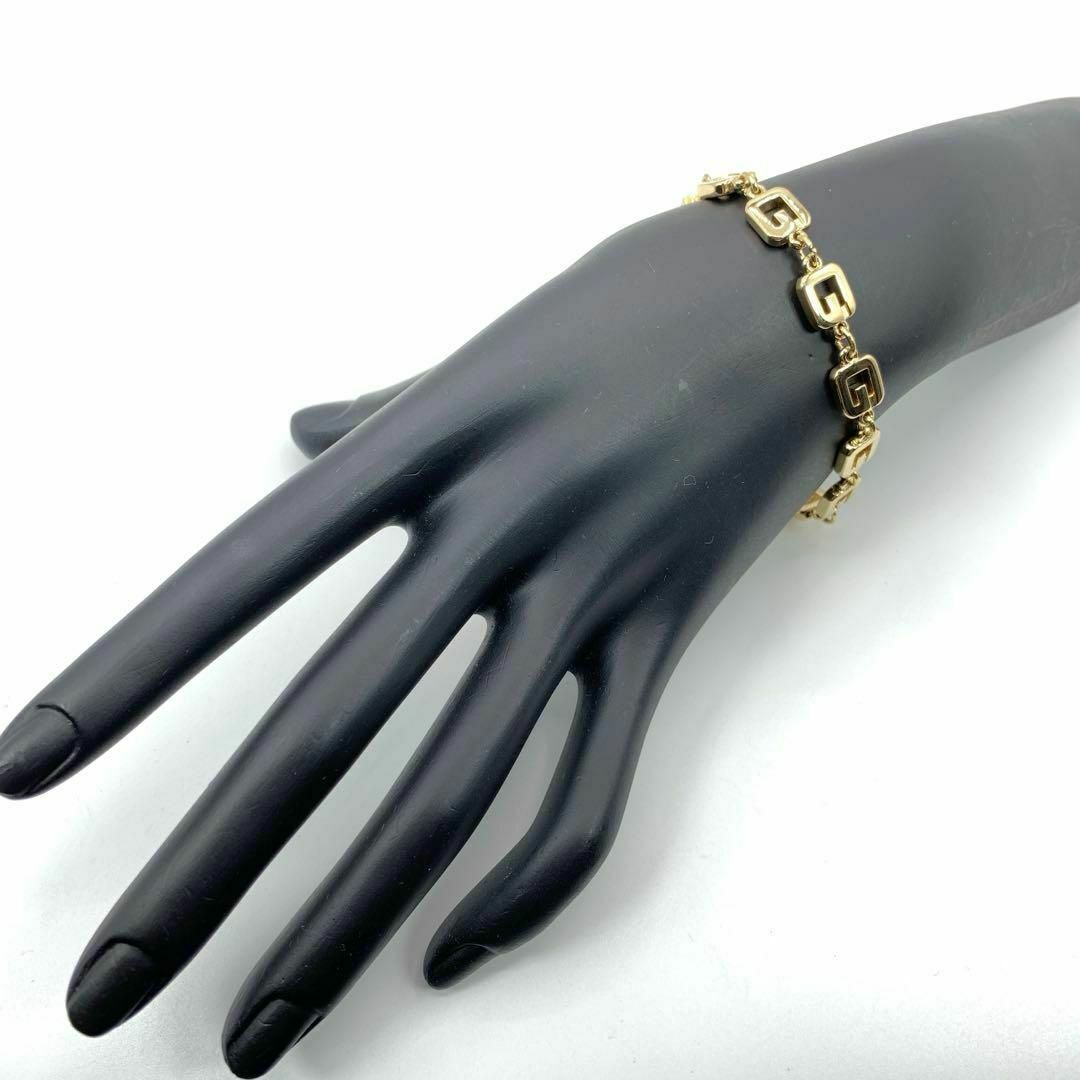 GIVENCHY(ジバンシィ)の【極美品】GIVENCHY　ジバンシー　ゴールド　ブレスレット　ロゴ　ブランド レディースのアクセサリー(ブレスレット/バングル)の商品写真