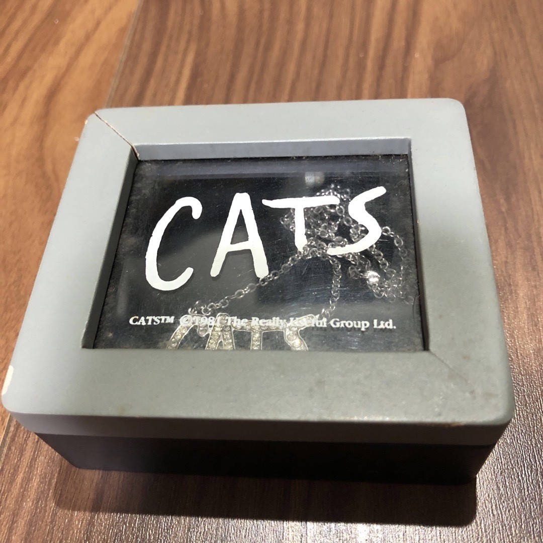 CATS ネックレス　劇団四季　アクセサリー　シルバー　キャッツ　ケース付き メンズのアクセサリー(ネックレス)の商品写真