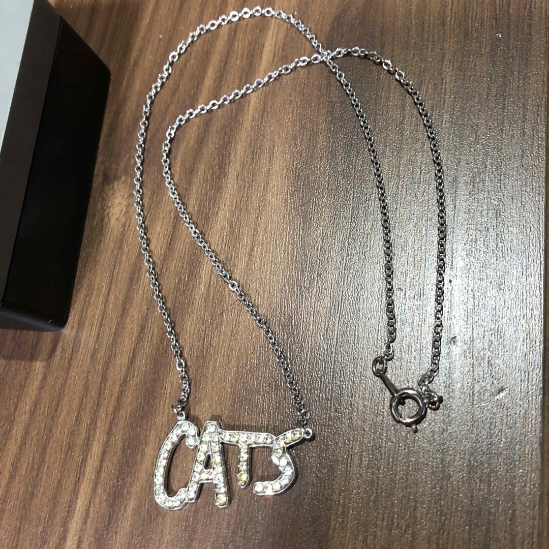 CATS ネックレス　劇団四季　アクセサリー　シルバー　キャッツ　ケース付き メンズのアクセサリー(ネックレス)の商品写真