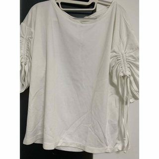 ジーユー(GU)のTシャツ　レディース　トップス　白色　リボン(Tシャツ/カットソー(半袖/袖なし))
