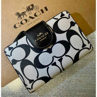 コーチ(COACH)のCOACH  折り財布　ミドル　シグネチャー　ホワイト　ブラック　未使用品(財布)