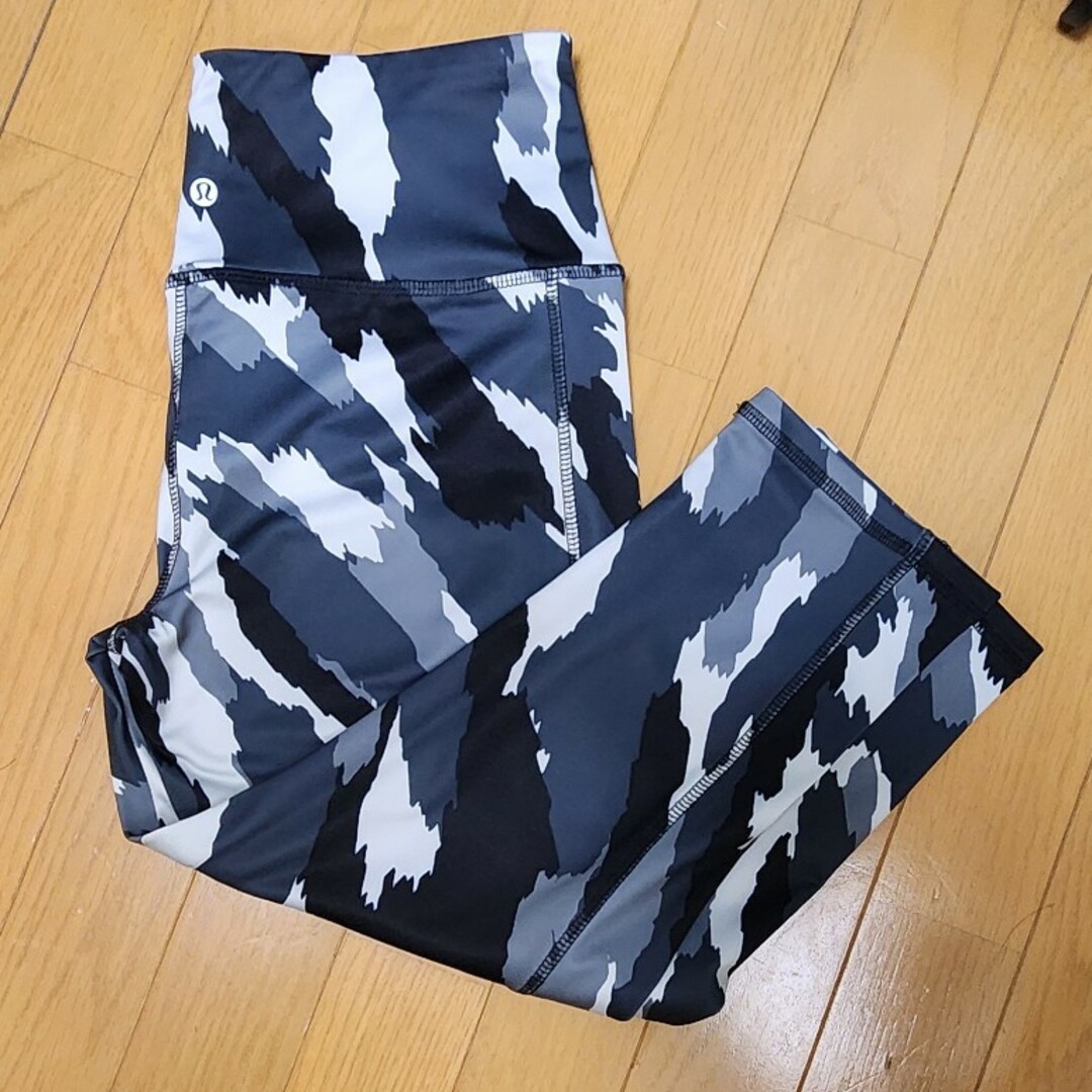 lululemon(ルルレモン)のGW SALE!ルルレモン　サイズ　１０(L) レディースのレッグウェア(レギンス/スパッツ)の商品写真