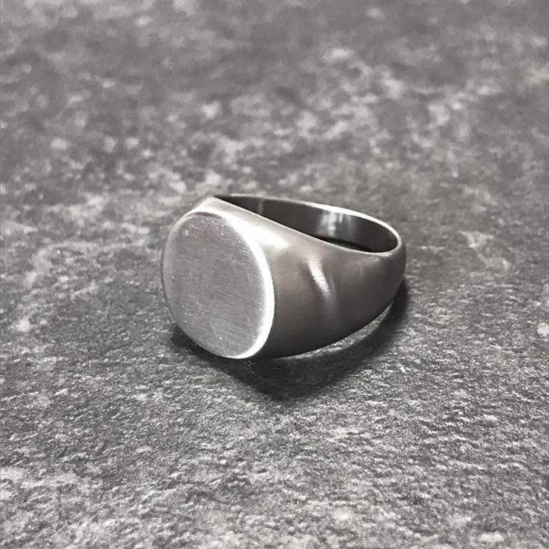 オーバルリング　シルバーリング　印台　大丸型　マット加工 メンズのアクセサリー(リング(指輪))の商品写真