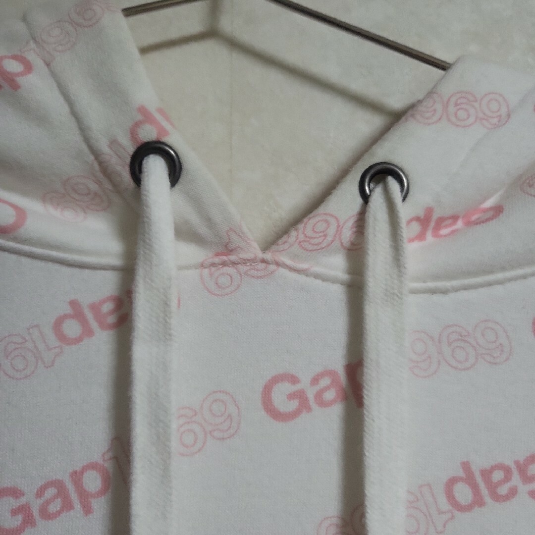 GAP(ギャップ)のGAP　ショート丈パーカー　Ｌ レディースのトップス(パーカー)の商品写真