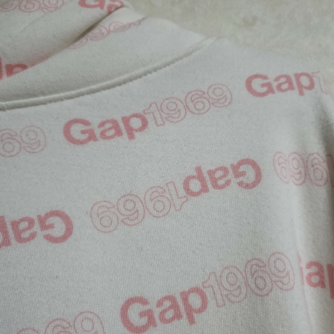 GAP(ギャップ)のGAP　ショート丈パーカー　Ｌ レディースのトップス(パーカー)の商品写真