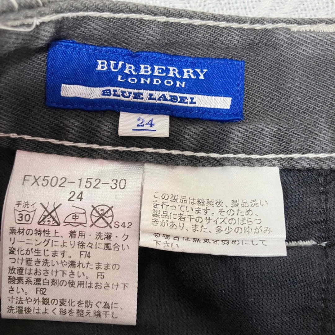 BURBERRY BLUE LABEL(バーバリーブルーレーベル)の【美品 S〜M】BURBERRYミニ丈 ブラックデニムタイトスカート レディースのスカート(ミニスカート)の商品写真