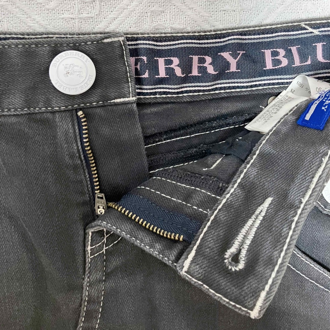 BURBERRY BLUE LABEL(バーバリーブルーレーベル)の【美品 S〜M】BURBERRYミニ丈 ブラックデニムタイトスカート レディースのスカート(ミニスカート)の商品写真