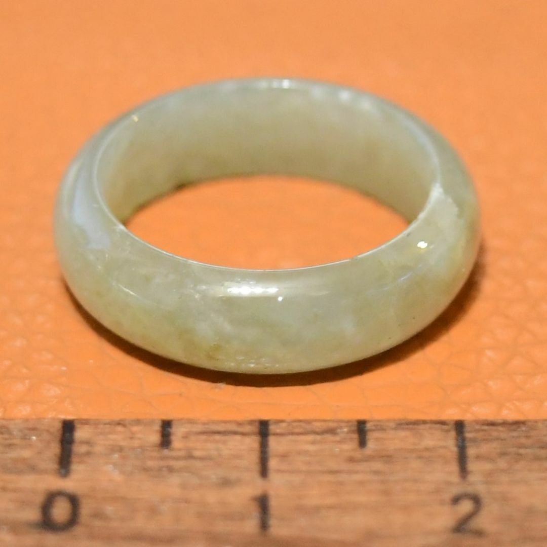 J1300　ヒスイ　翡翠　リング　指輪　15.5号　ミャンマー　ジェイド　送料込 レディースのアクセサリー(リング(指輪))の商品写真