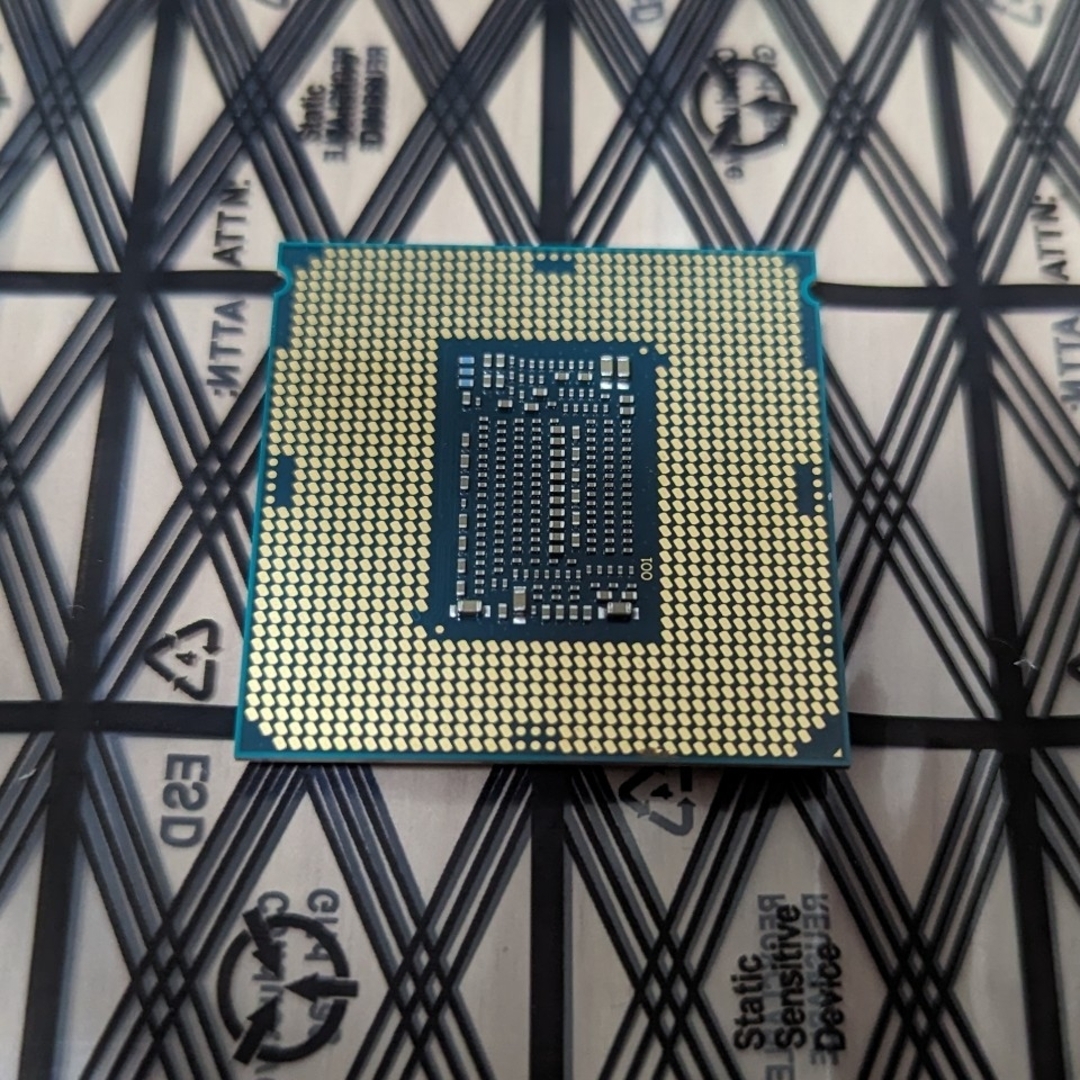 intel(インテル)の【値下げ交渉可】Intel CPU Core i7-8700 3.2GHz スマホ/家電/カメラのPC/タブレット(PCパーツ)の商品写真