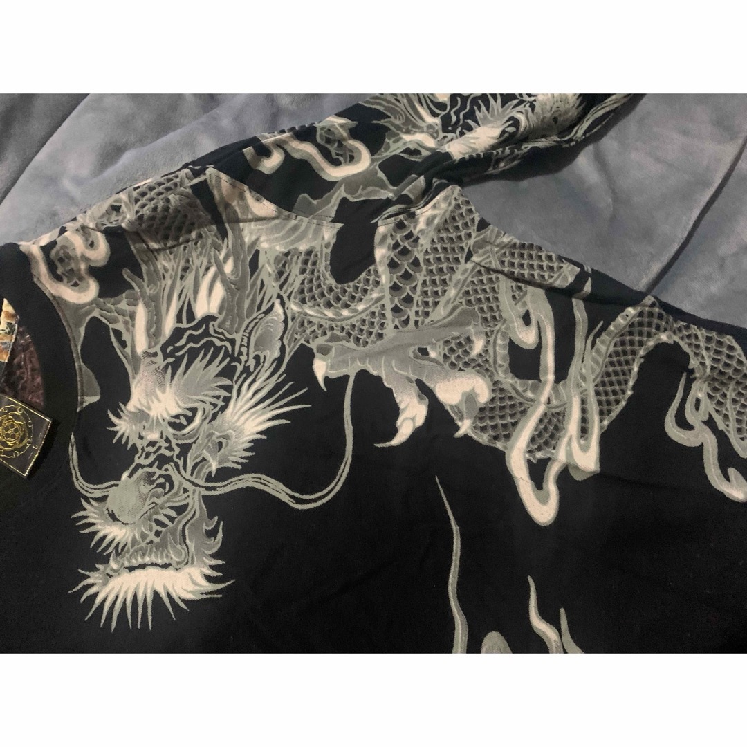 メンズ　和柄　ロングTシャツ　Lサイズ　ブラック×ドラゴン　黒×龍　古着　中古品 メンズのトップス(Tシャツ/カットソー(半袖/袖なし))の商品写真