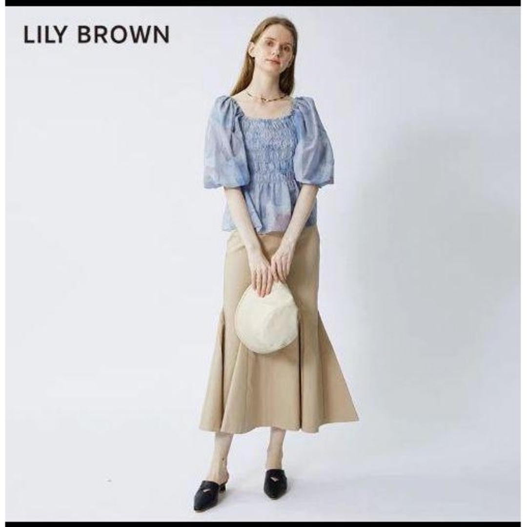 Lily Brown(リリーブラウン)の【Lily Brown】パフュームボトル柄トップス(青) レディースのトップス(シャツ/ブラウス(半袖/袖なし))の商品写真