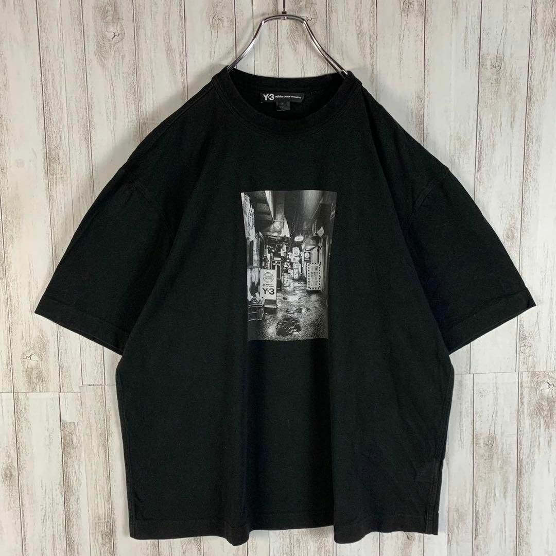 Y-3(ワイスリー)の【超希少モデル】Y-3 ワイスリー センターロゴ 飲屋街 グラフィック Tシャツ メンズのトップス(Tシャツ/カットソー(半袖/袖なし))の商品写真