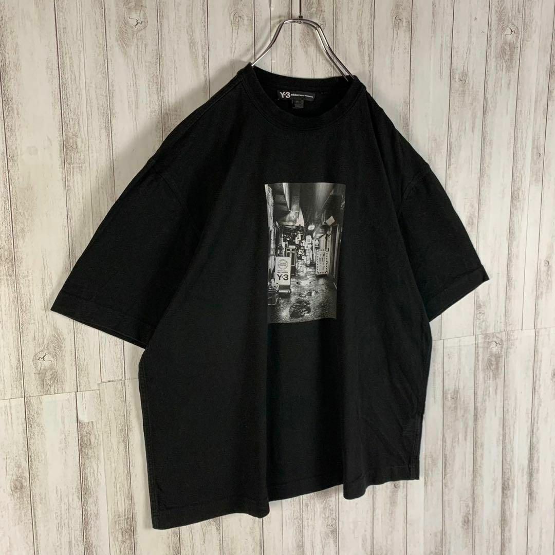 Y-3(ワイスリー)の【超希少モデル】Y-3 ワイスリー センターロゴ 飲屋街 グラフィック Tシャツ メンズのトップス(Tシャツ/カットソー(半袖/袖なし))の商品写真