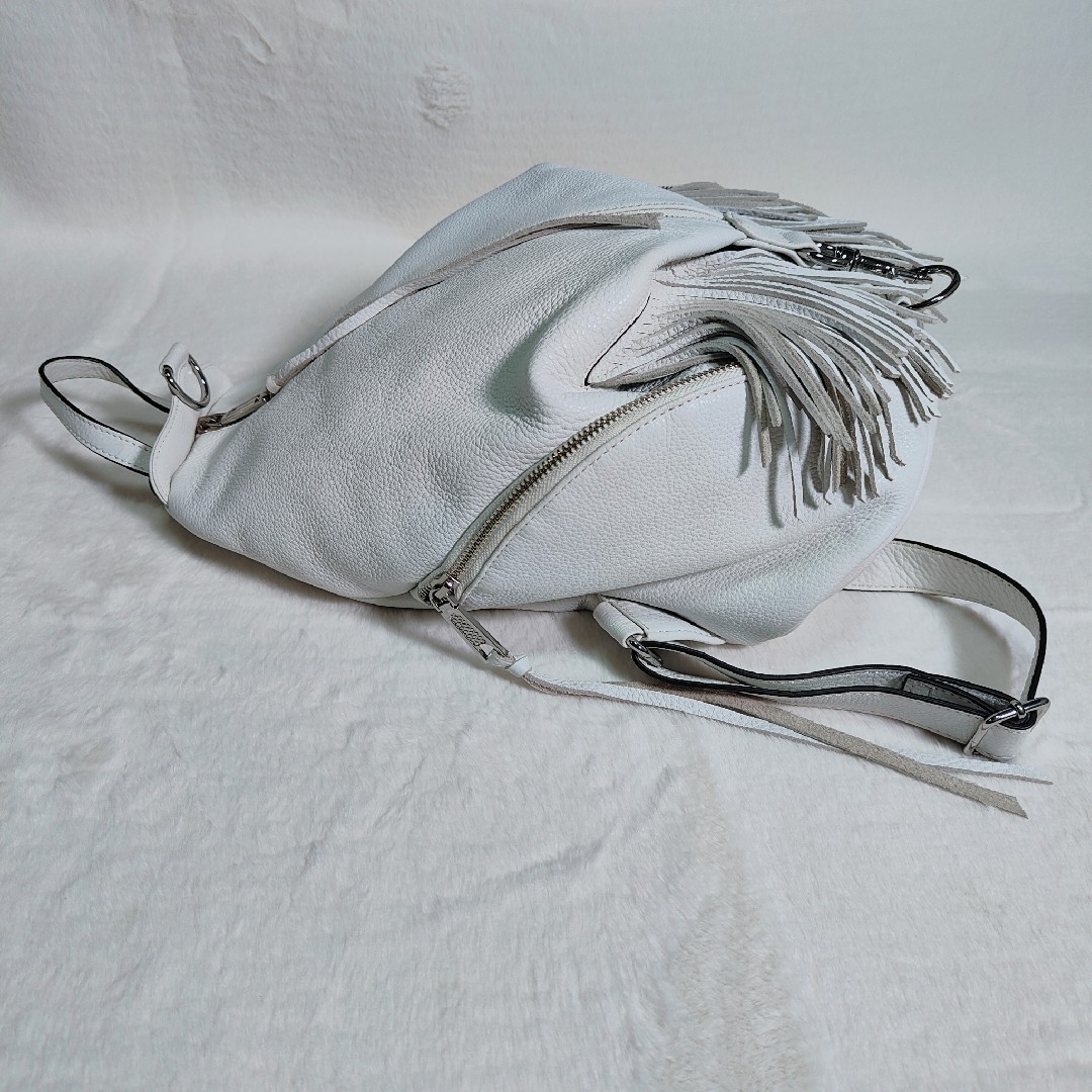 Rebecca Minkoff(レベッカミンコフ)のレベッカミンコフ リュックサック フリンジ レザー ホワイト レディースのバッグ(リュック/バックパック)の商品写真