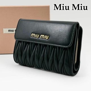 ミュウミュウ(miumiu)の美品◎ミュウミュウ 三つ折り財布 マテラッセ 黒 ブラック ゴールドロゴ 金ロゴ(財布)