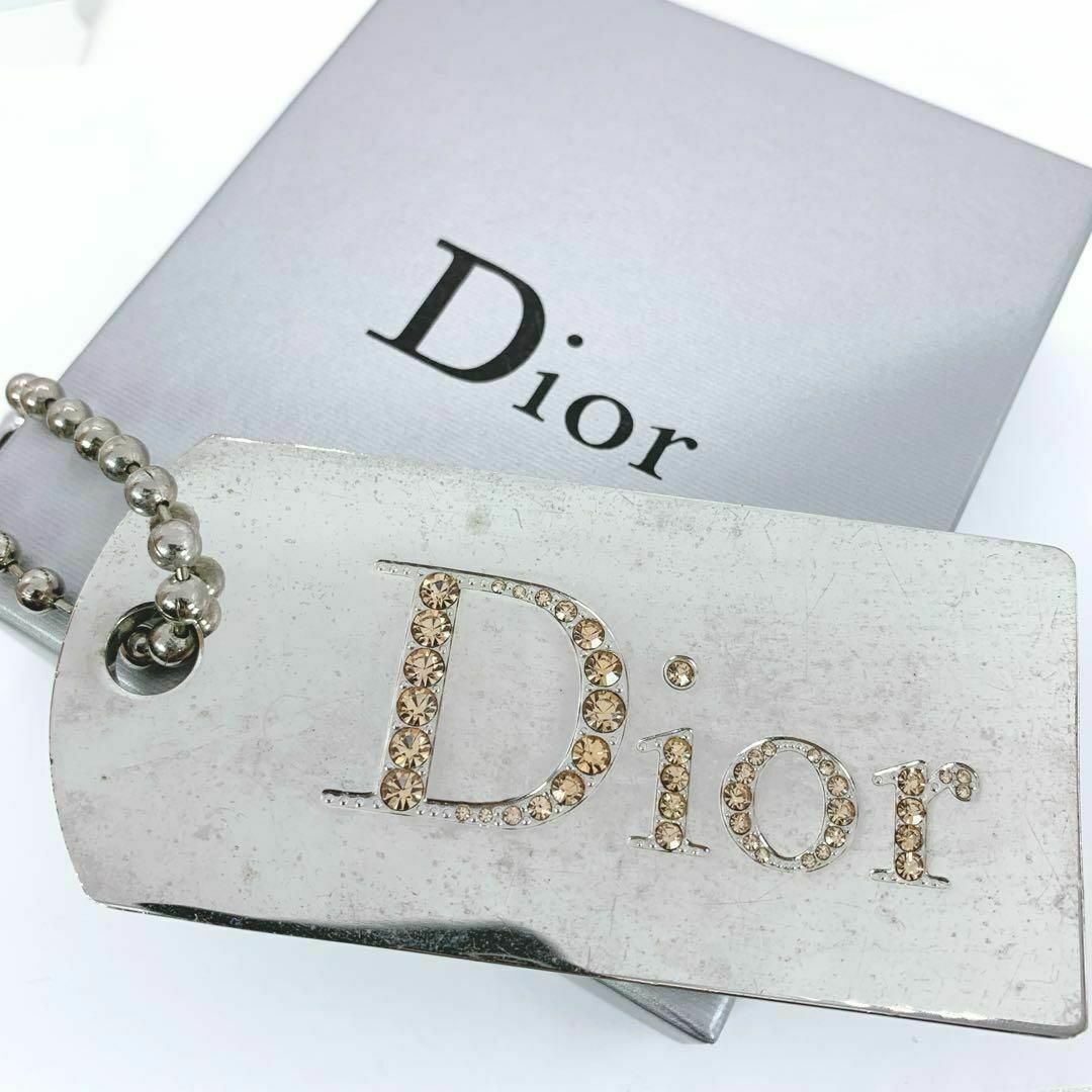 Christian Dior(クリスチャンディオール)のDior　ディオール　ミラー　鏡　ストラップ型　小型　シルバー　Dior　ロゴ コスメ/美容のメイク道具/ケアグッズ(その他)の商品写真