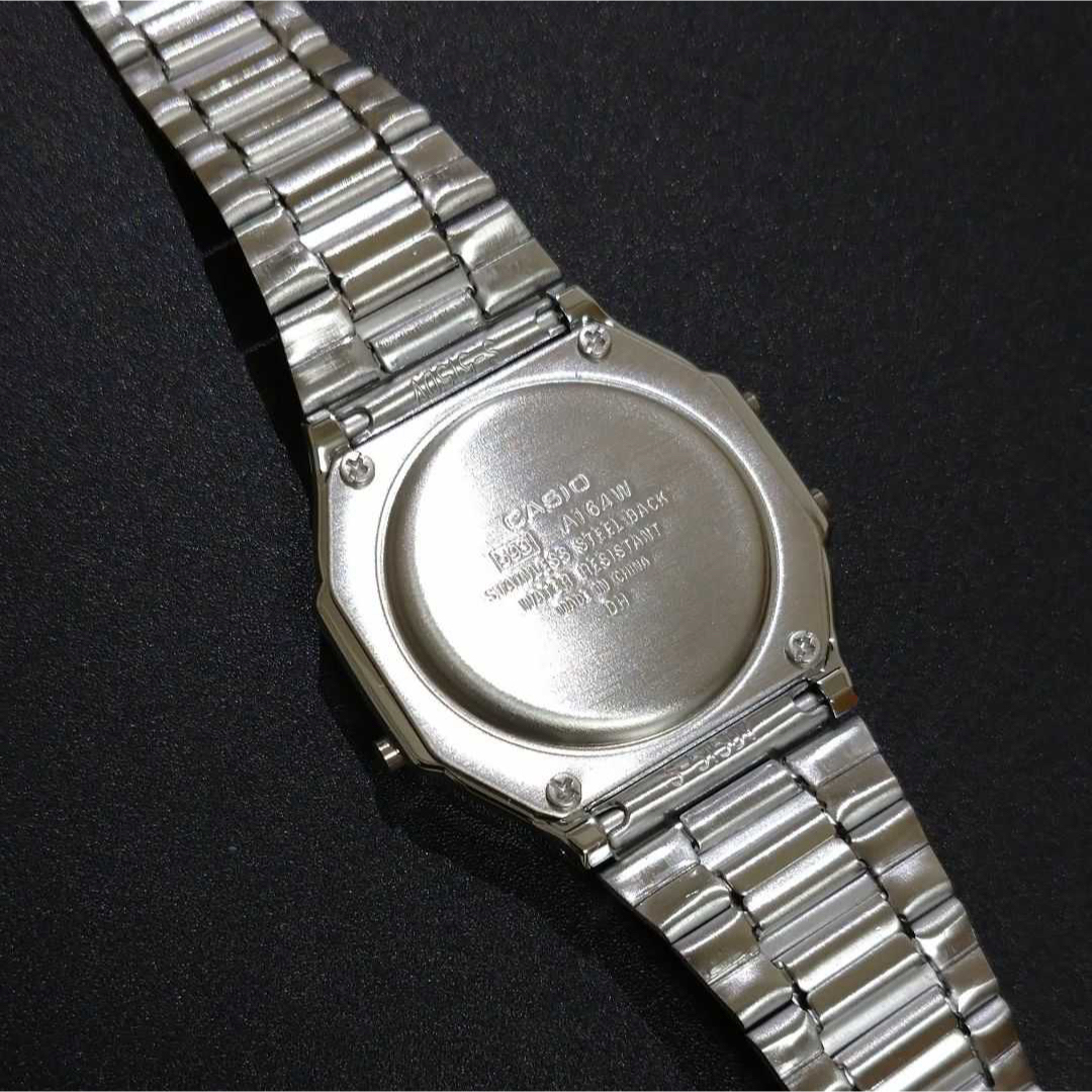 CASIO(カシオ)の【新品】カシオ チープカシオ デジタル 腕時計 赤 液晶反転 レトロ調　人気 メンズの時計(腕時計(デジタル))の商品写真