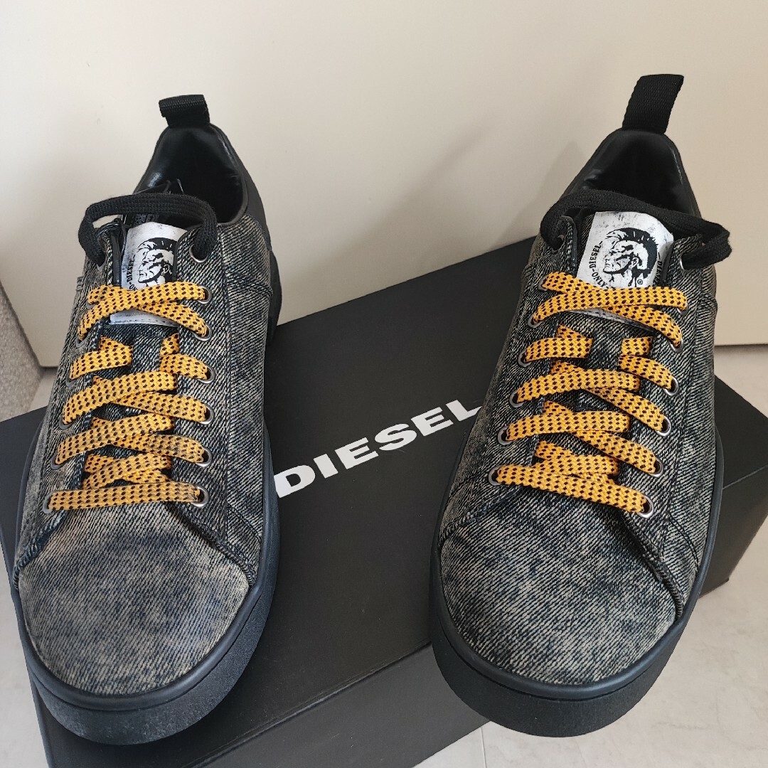 DIESEL(ディーゼル)の新作 27cm 新品未使用 DIESEL ロー S-CLEVER LOW 箱付き メンズの靴/シューズ(スニーカー)の商品写真