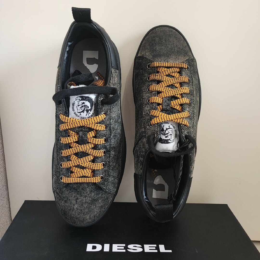 DIESEL(ディーゼル)の新作 27cm 新品未使用 DIESEL ロー S-CLEVER LOW 箱付き メンズの靴/シューズ(スニーカー)の商品写真