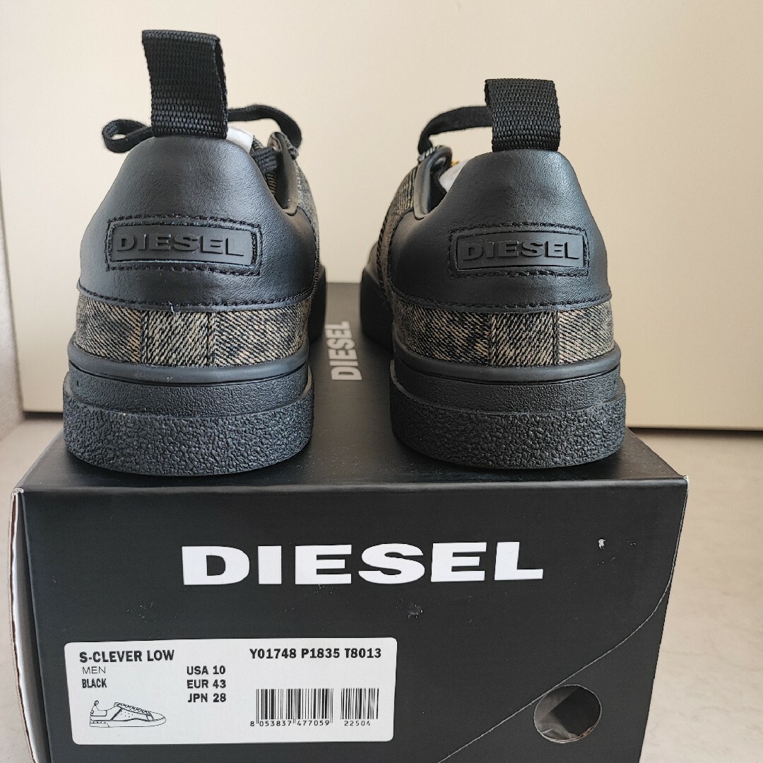 DIESEL(ディーゼル)の新作 28cm 新品未使用 DIESEL ロー S-CLEVER LOW 箱付き メンズの靴/シューズ(スニーカー)の商品写真