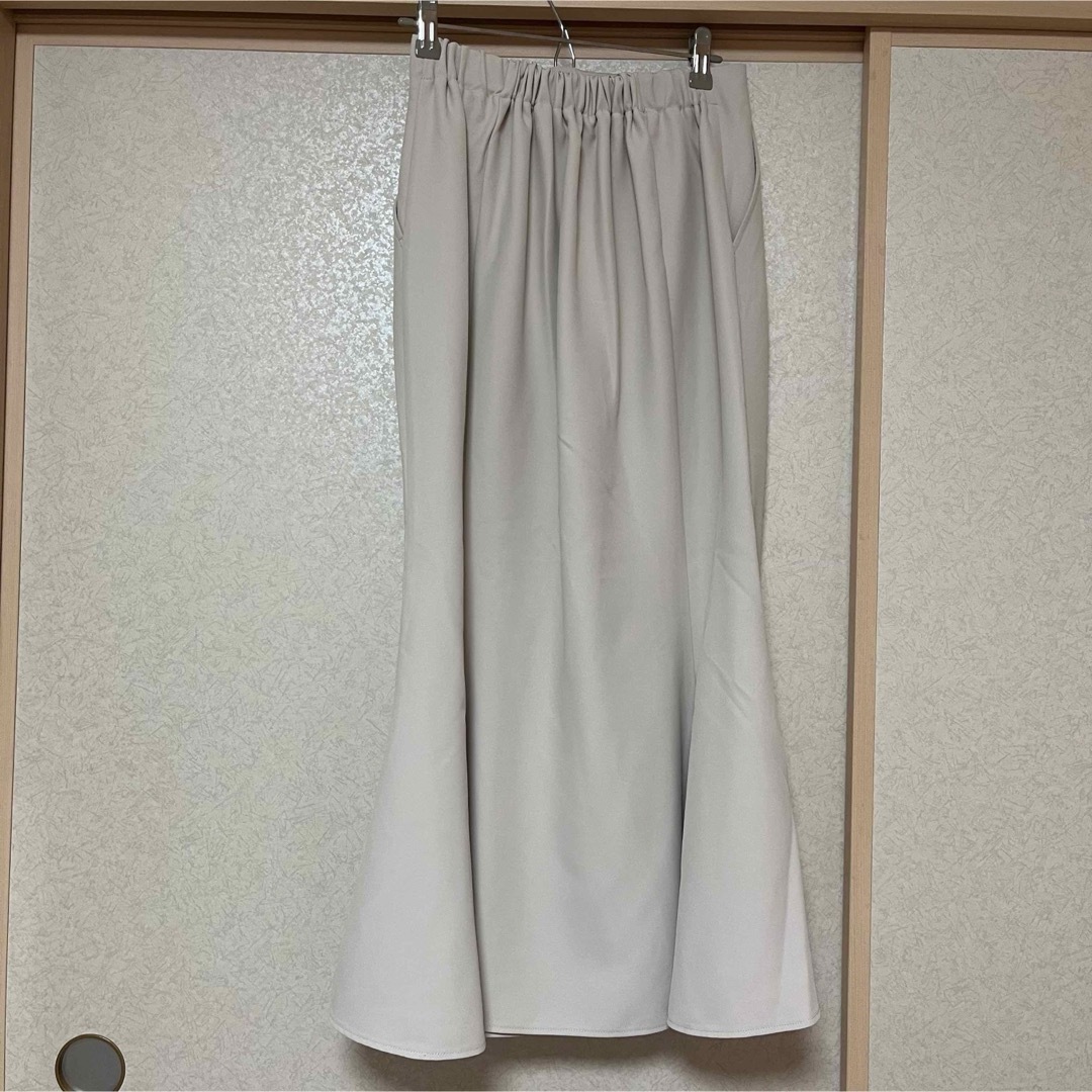 FRAY I.D(フレイアイディー)のフレイアイディー  マーメイド　ポケット付き　ロングスカート　クリーム色　新品 レディースのスカート(ロングスカート)の商品写真