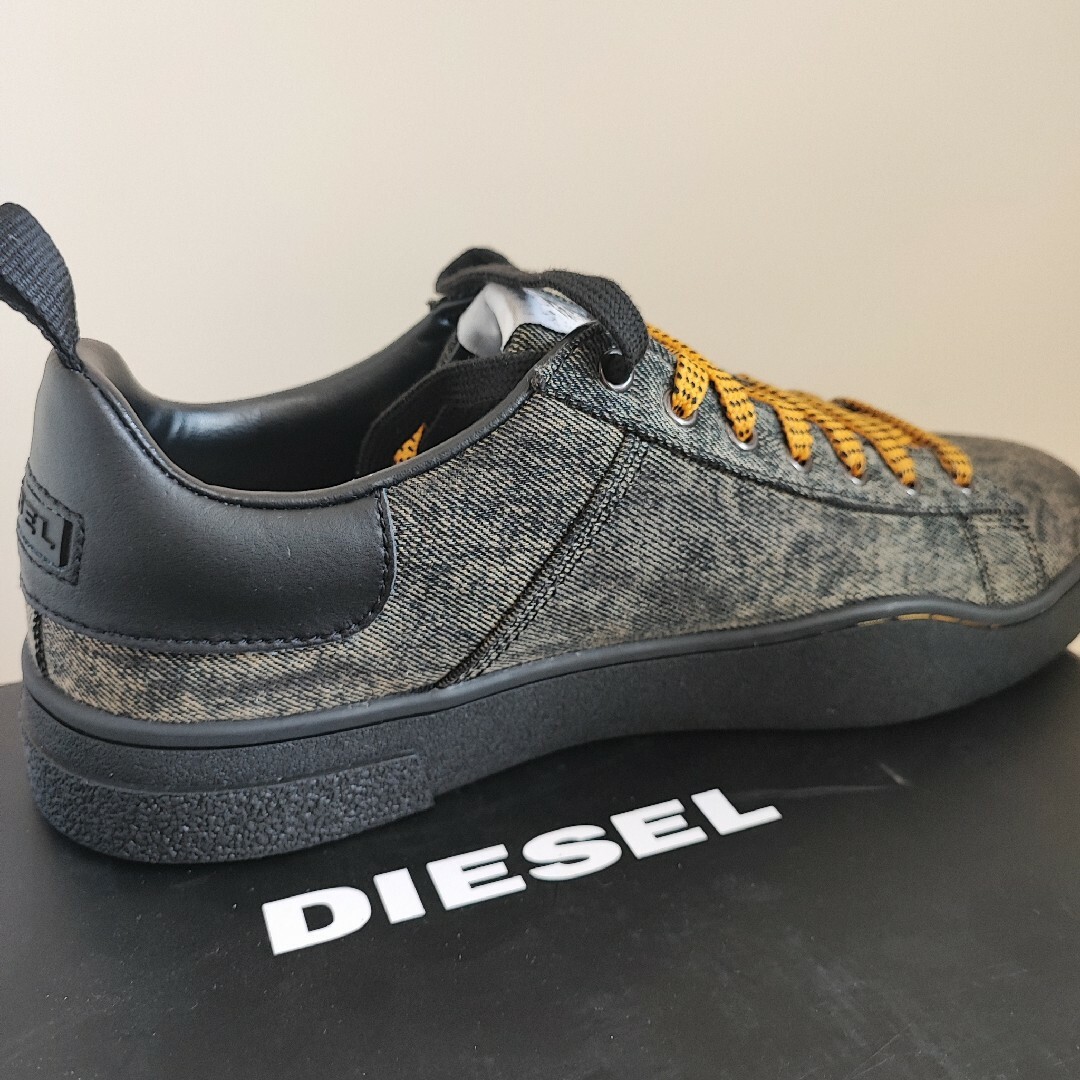 DIESEL(ディーゼル)の新作 28.5cm 新品未使用 DIESEL ブラック ロー スニーカー 箱付き メンズの靴/シューズ(スニーカー)の商品写真