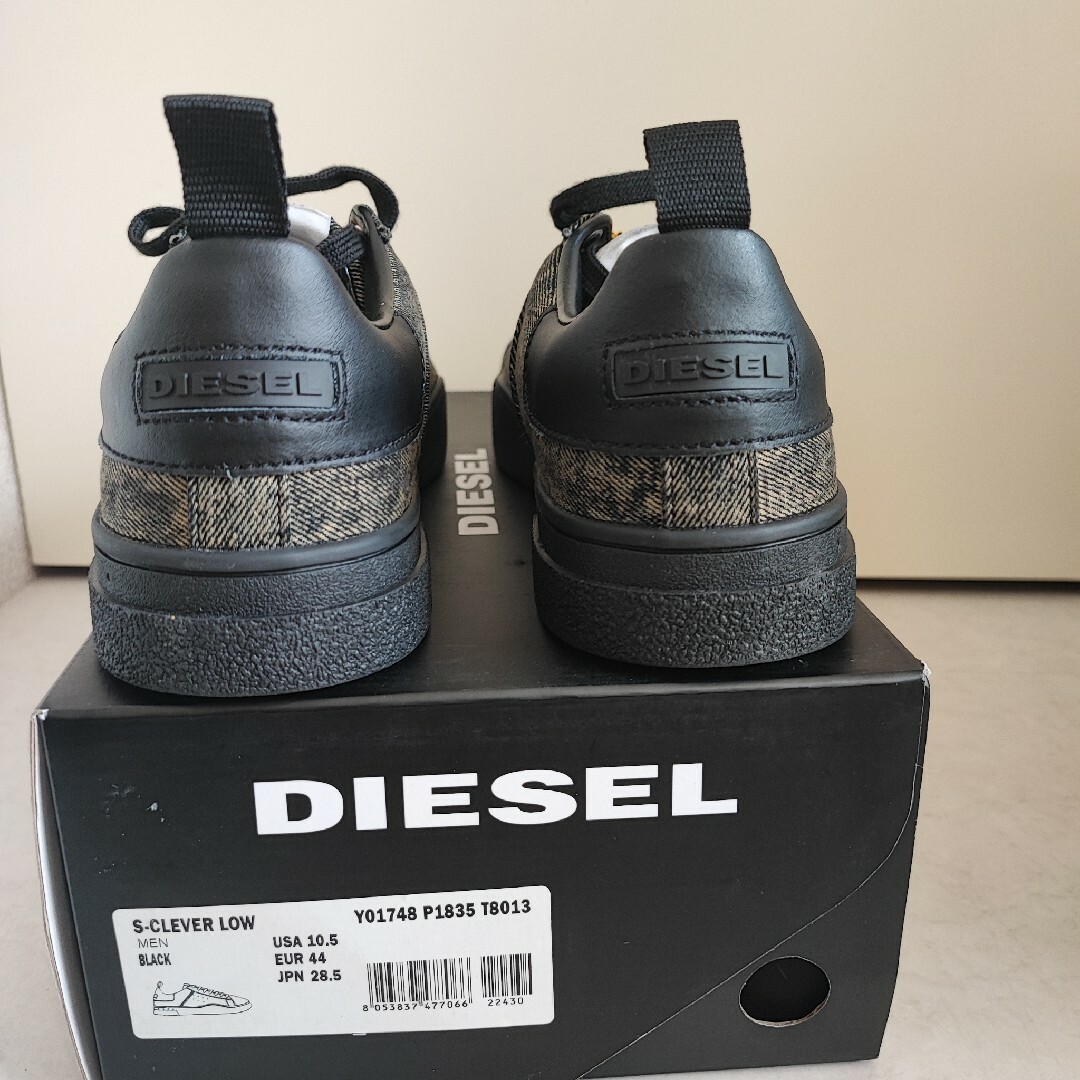 DIESEL(ディーゼル)の新作 28.5cm 新品未使用 DIESEL ブラック ロー スニーカー 箱付き メンズの靴/シューズ(スニーカー)の商品写真