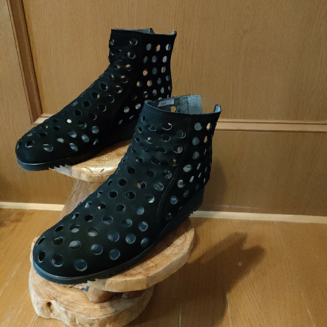PRINCESS YUKI 　パンチングショート ブーツ　23.5 レディースの靴/シューズ(ブーツ)の商品写真