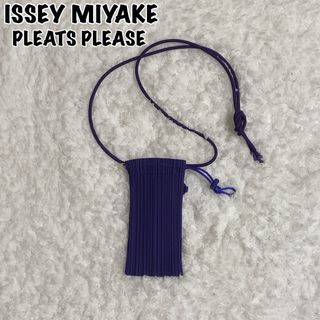 イッセイミヤケ(ISSEY MIYAKE)の極美品！ISSEY MIYAKE プリーツ スマホショルダー パープル(ショルダーバッグ)