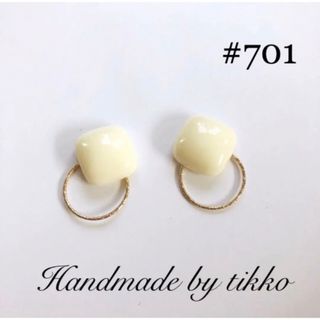 ハンドメイドピアス #701 オフホワイト(ピアス)