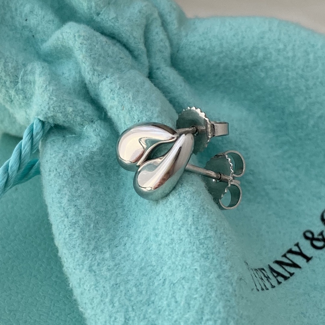 Tiffany & Co.(ティファニー)のティファニー PT950 ティアドロップ  ピアス プラチナ レディースのアクセサリー(ピアス)の商品写真