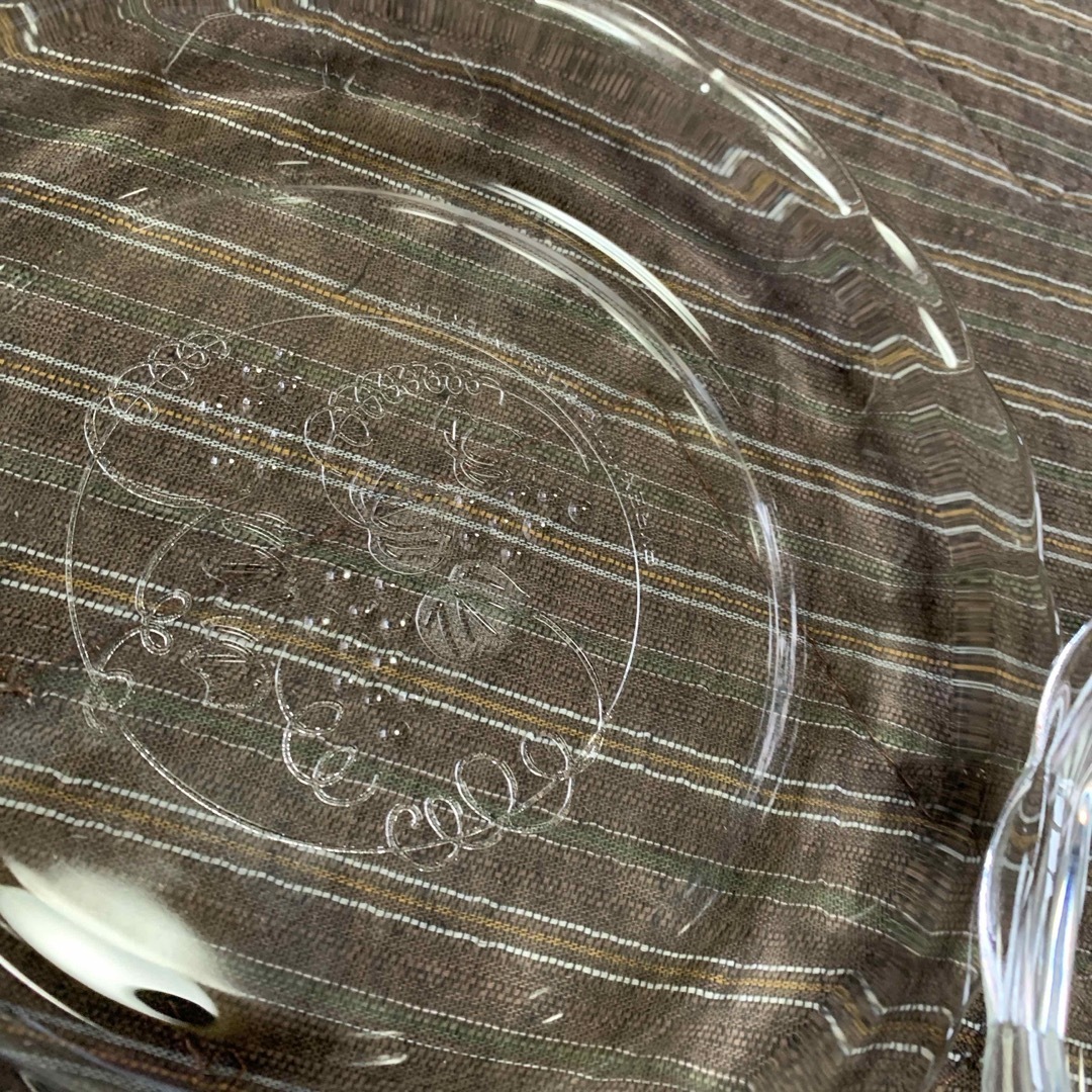 Pyrex(パイレックス)の未使用　パイレックス中皿　2枚セット　ぶどう柄　 PYREX 耐熱ガラス　イワキ インテリア/住まい/日用品のキッチン/食器(食器)の商品写真