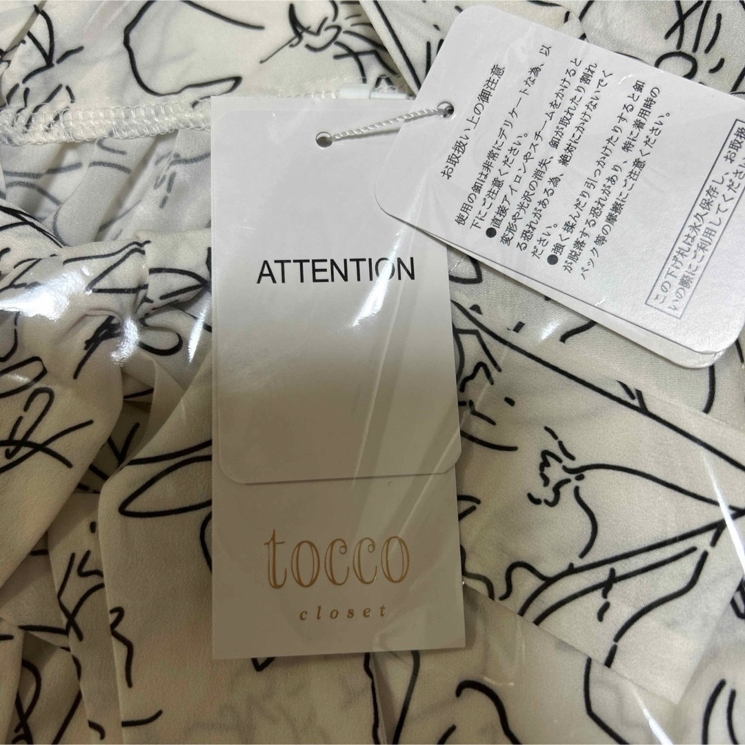 TOCCO closet(トッコクローゼット)の【新品】トッコ クローゼット フリル付きボウタイリボン配色ラインフラワーブラウス レディースのトップス(シャツ/ブラウス(長袖/七分))の商品写真