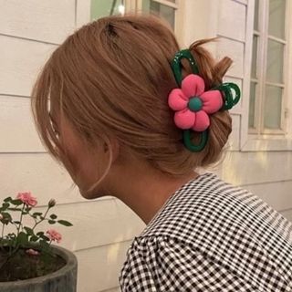 65【大人気】韓国アクセサリー 花 ピンク 緑 ヘアクリップ オルチャン