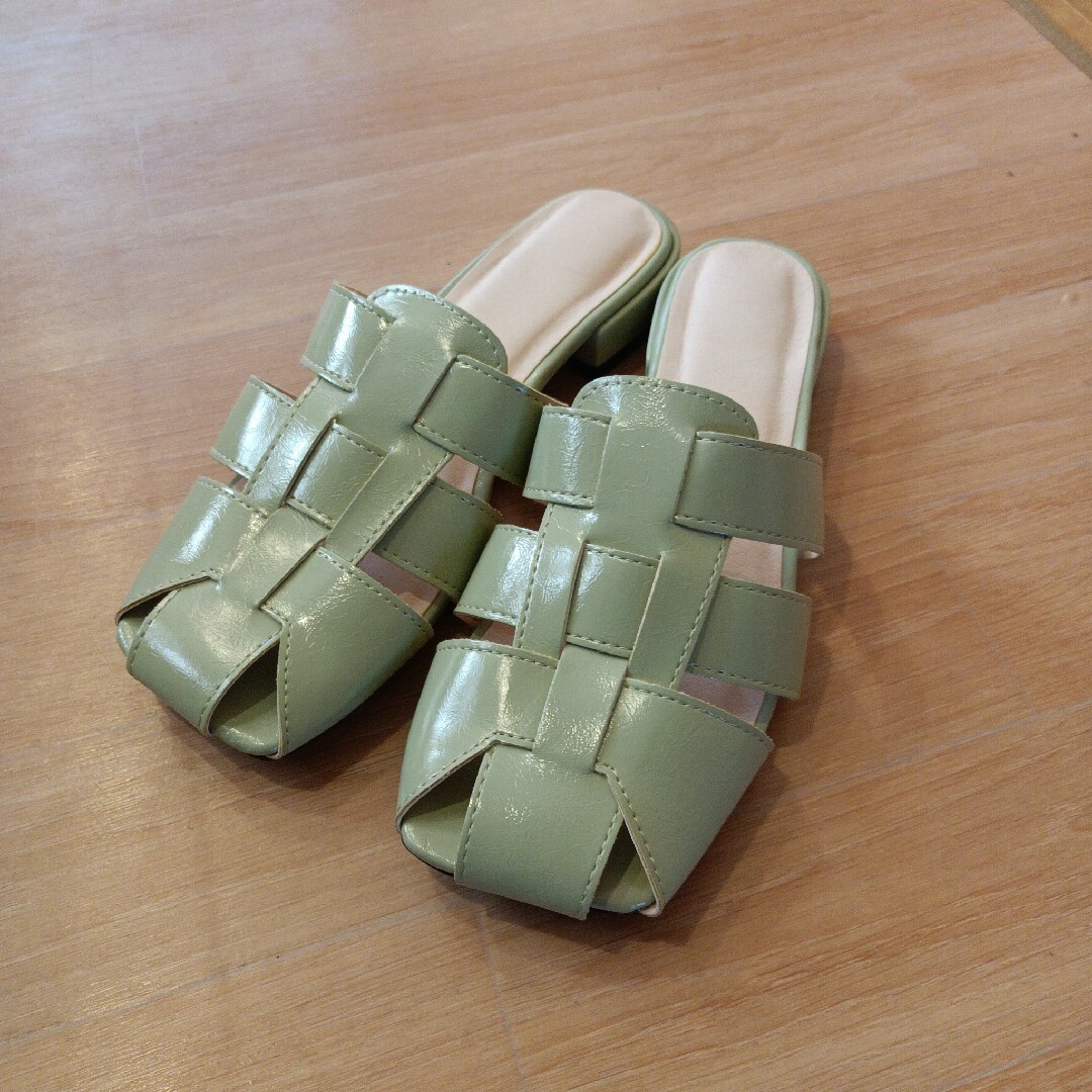 人気のカラー。グルカンミュールMグリーン レディースの靴/シューズ(サンダル)の商品写真