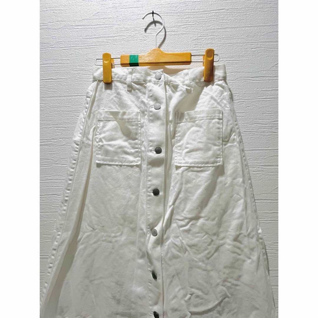 未使用　デニム　スカート　ホワイト　2 レディースのスカート(ロングスカート)の商品写真