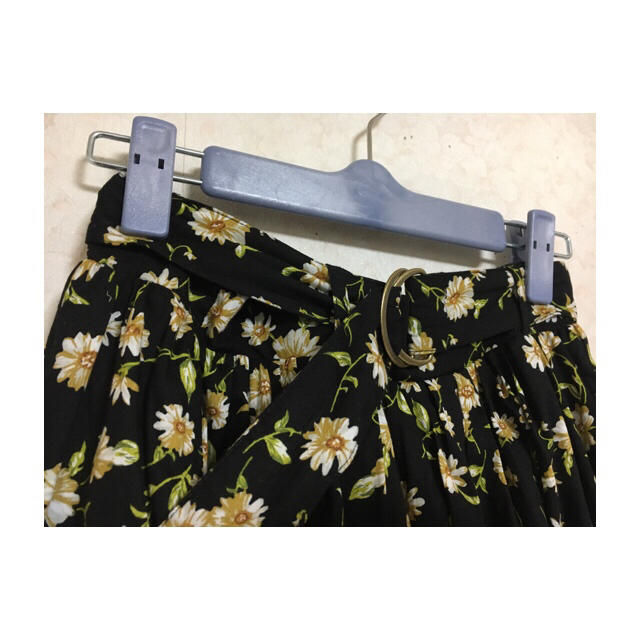 Crisp(クリスプ)のFlower skirt ❁❁ レディースのスカート(ひざ丈スカート)の商品写真