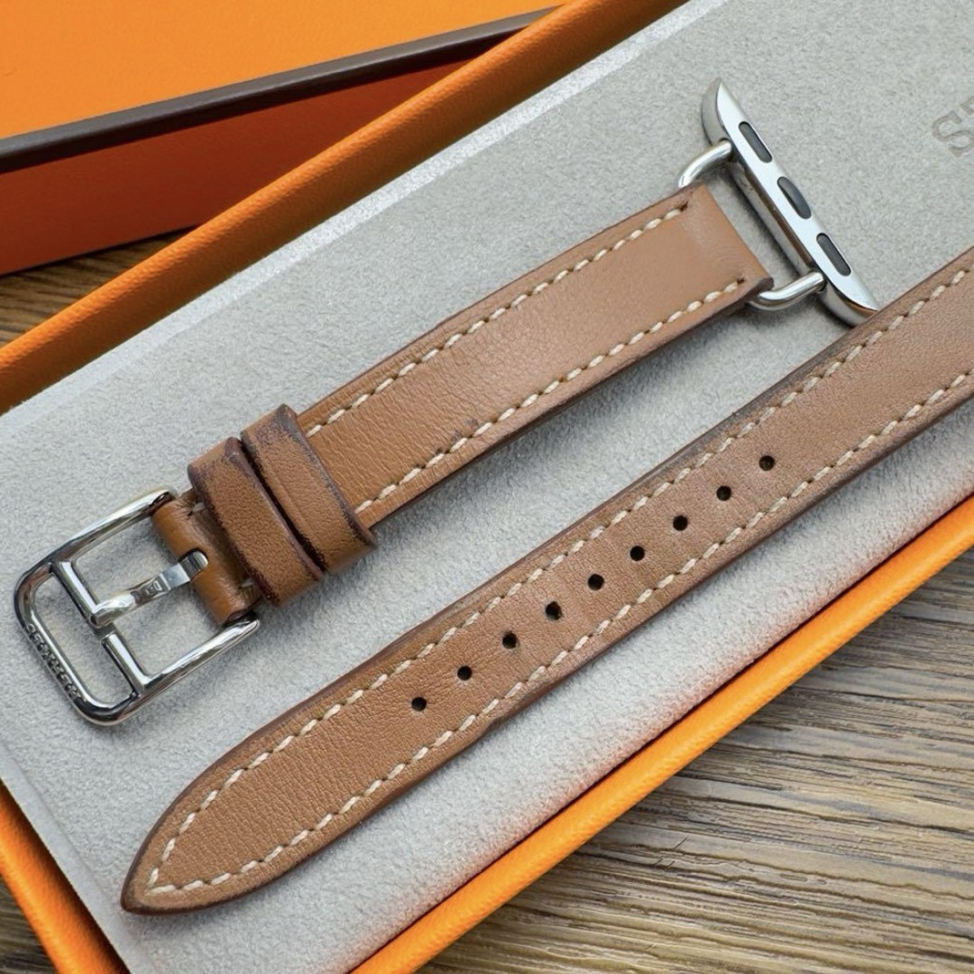 Hermes(エルメス)の1502 Apple Watch エルメス　ゴールド　二重　アップルウォッチ レディースのファッション小物(腕時計)の商品写真