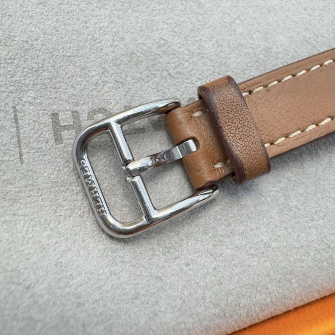 Hermes(エルメス)の1502 Apple Watch エルメス　ゴールド　二重　アップルウォッチ レディースのファッション小物(腕時計)の商品写真