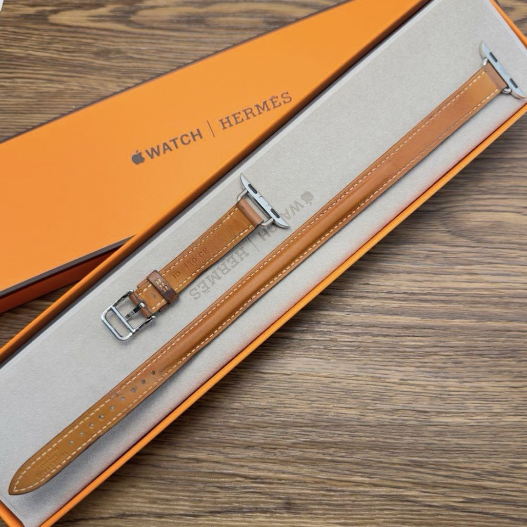 Hermes(エルメス)の1502 Apple Watch エルメス　ゴールド　二重　アップルウォッチ レディースのファッション小物(腕時計)の商品写真