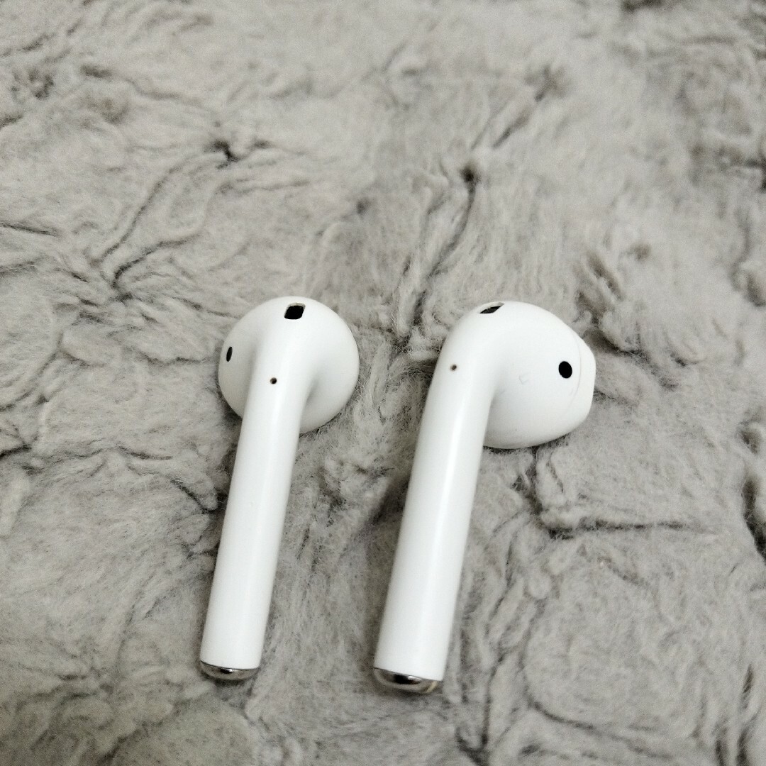 Apple(アップル)のAirPods2世代　※箱無し価格 スマホ/家電/カメラのスマホアクセサリー(ストラップ/イヤホンジャック)の商品写真