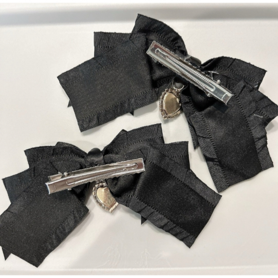 ヘアクリップ2個セット ダブルリボン ブラック ヘアピン メイド 地雷系 可愛い レディースのヘアアクセサリー(ヘアピン)の商品写真