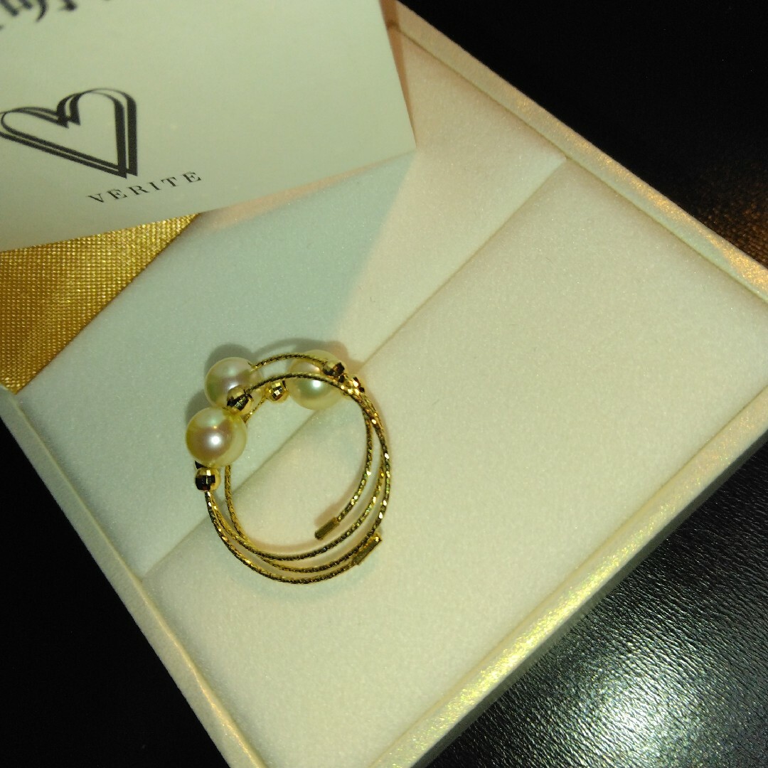 pricerite(プライベリテ)の新品ベリテ　K18　天然5.5ミリ真珠3こ　フリーサイズ指輪 レディースのアクセサリー(リング(指輪))の商品写真