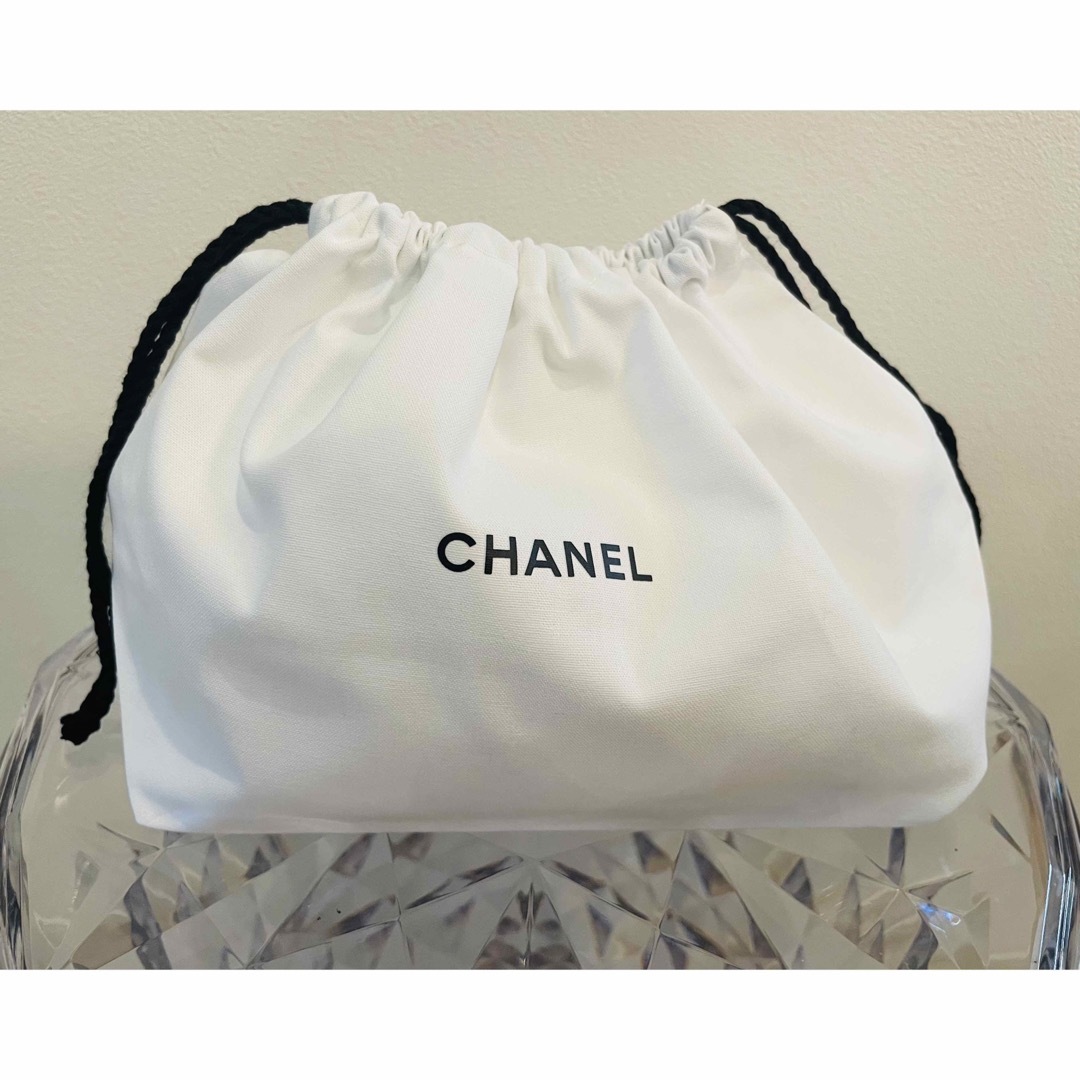 CHANEL(シャネル)の【シャネル】巾着袋 レディースのファッション小物(ポーチ)の商品写真