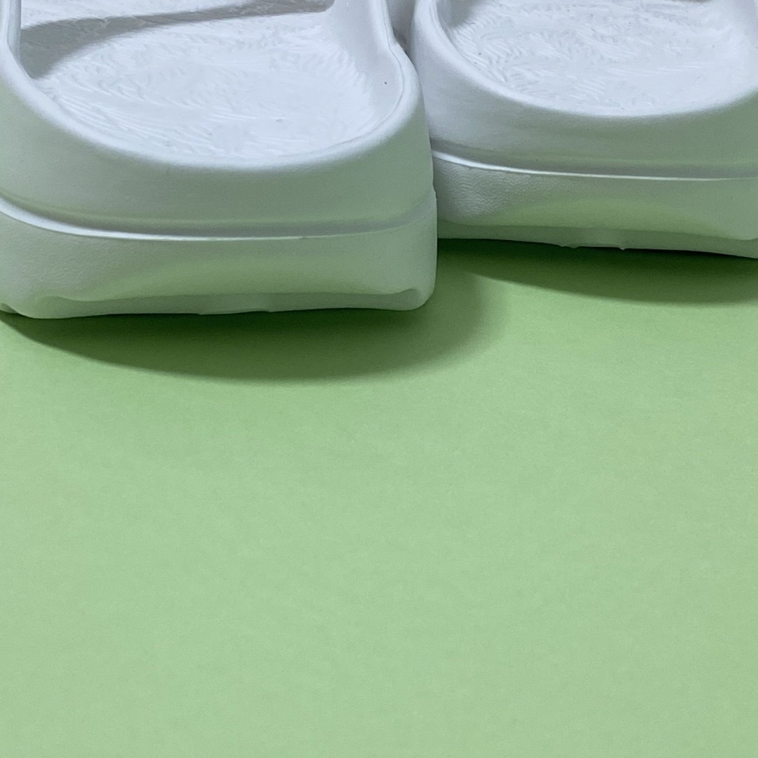 サンダル トングサンダル リカバリー ホワイト 24.0 厚底 軽い オシャレ レディースの靴/シューズ(ビーチサンダル)の商品写真