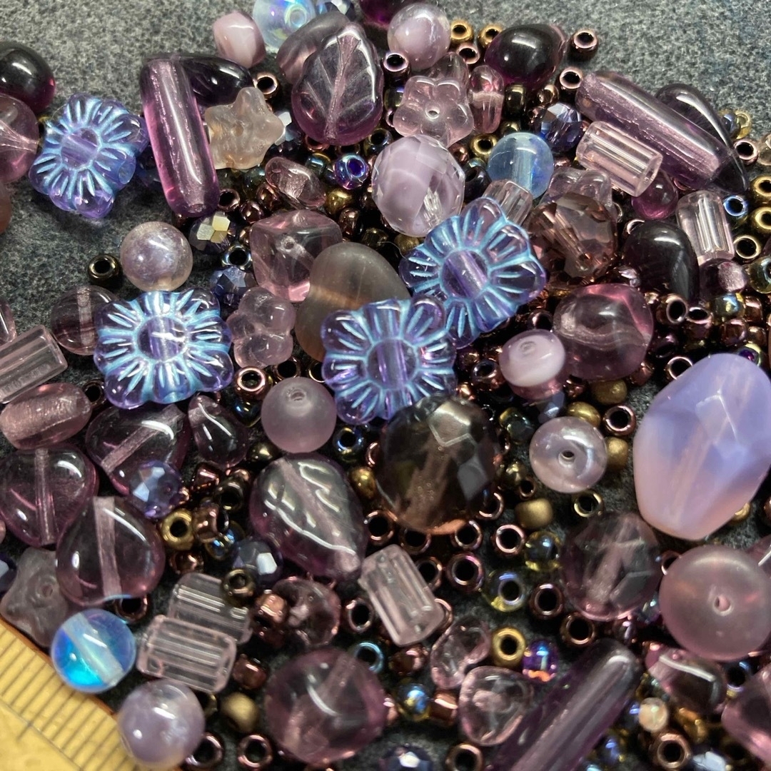 紫色のパーツ達 ハンドメイドの素材/材料(各種パーツ)の商品写真