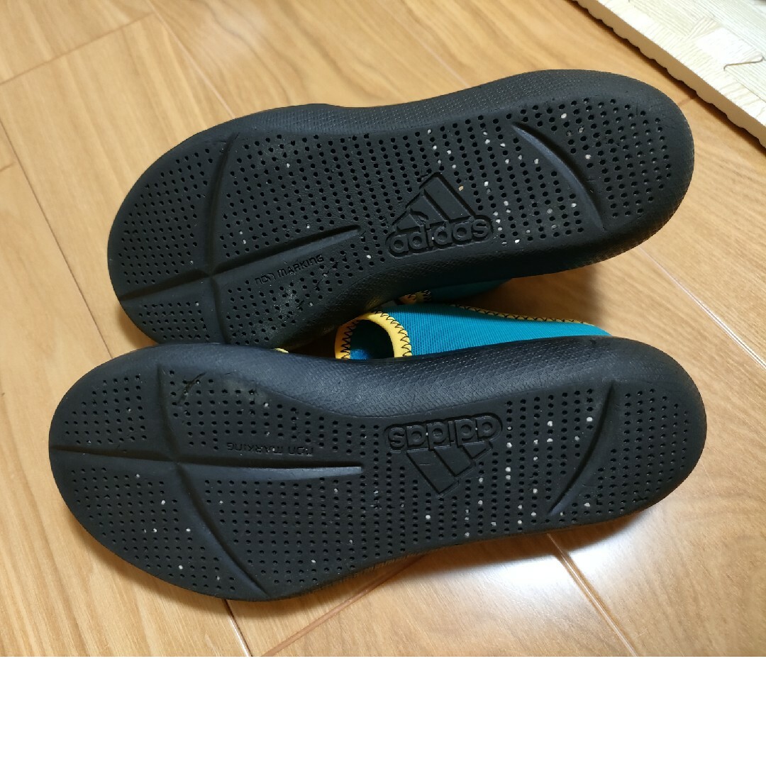 adidas(アディダス)のお値下げ　アディダス　サンダル　19 キッズ/ベビー/マタニティのキッズ靴/シューズ(15cm~)(サンダル)の商品写真